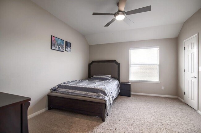Building Photo - 121 Alondra Way