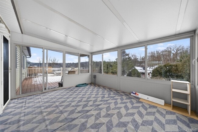 Building Photo - 13 Sutherland Dr