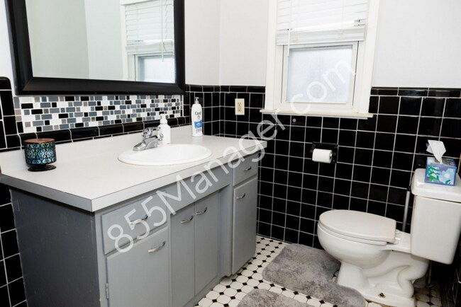 Building Photo - Charming Ranch Home: 3 Bed, 2.5 Bath in Waterford, MI | Pets Welcome!