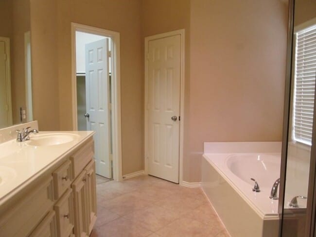 Building Photo - 13022 Golden Water Ct