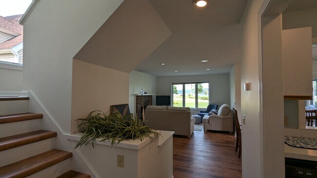 Building Photo - 11 Songbird Ln