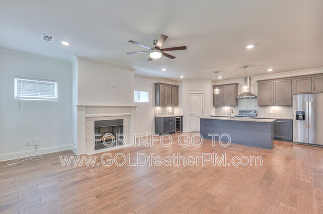 Building Photo - 253 Riverside Dr