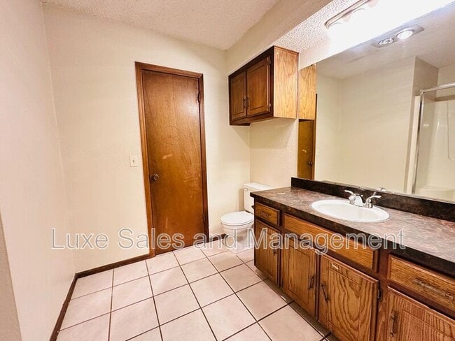 Building Photo - 7208 Kings Manor Ct
