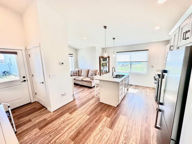 Building Photo - New ADU Available in Quiet Neighborhood