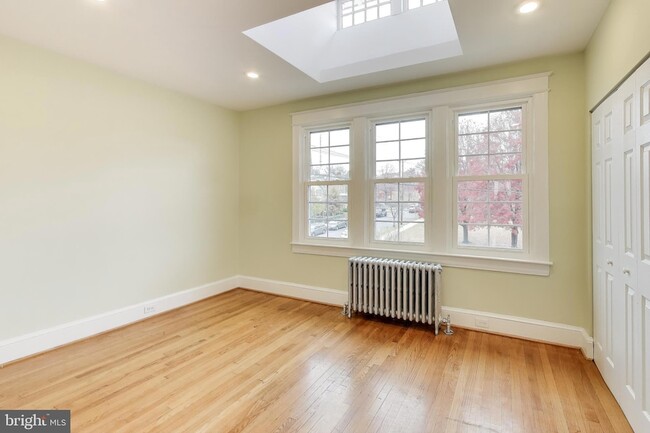 Building Photo - 628 Madison St NW