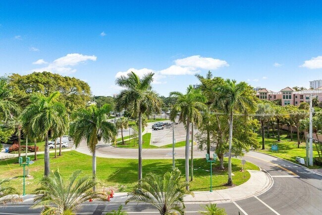 Building Photo - 495 E Royal Palm Rd