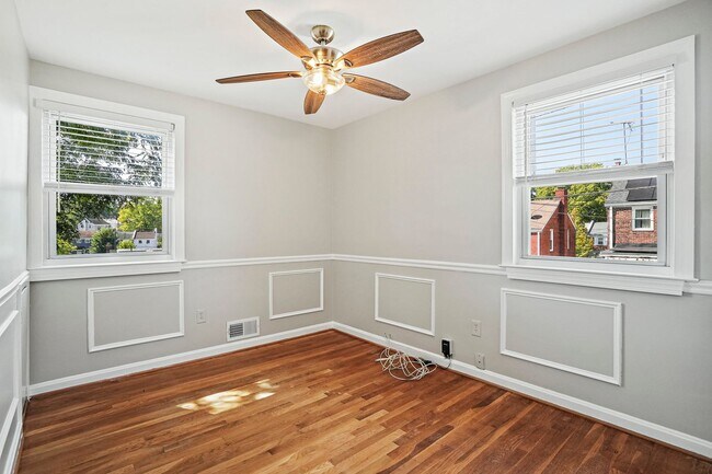 Building Photo - Fantastic Home in Fort Dupont Park! Parking and Basement Included!