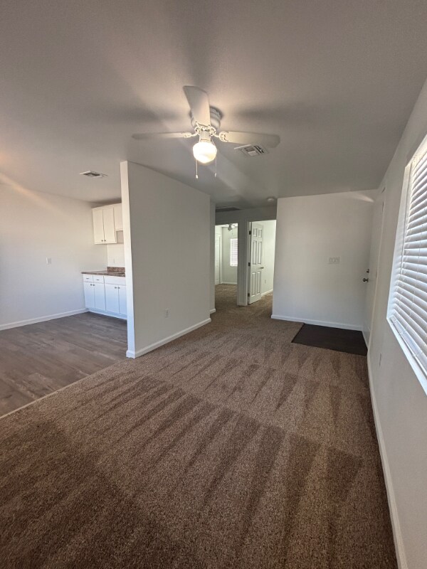 Building Photo - 1525 E Sunnyside Dr