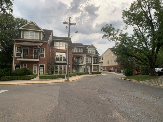 Building Photo - 415 St Francis St