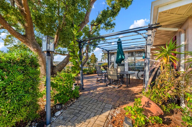 Building Photo - 1808 N Pebble Beach Blvd