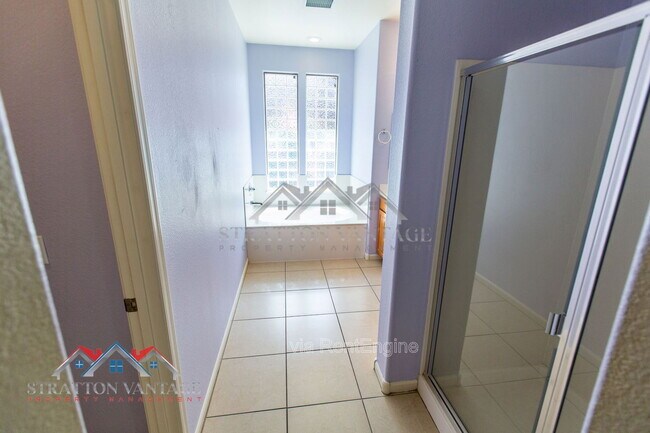 Building Photo - 13562 W Cypress St