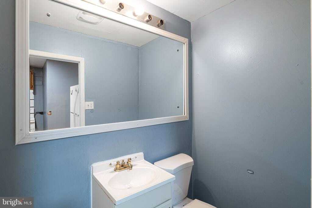 Building Photo - 886 N 66th St
