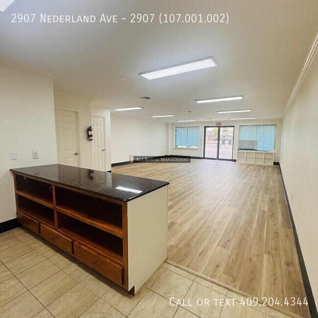 Building Photo - 2907 Nederland Ave