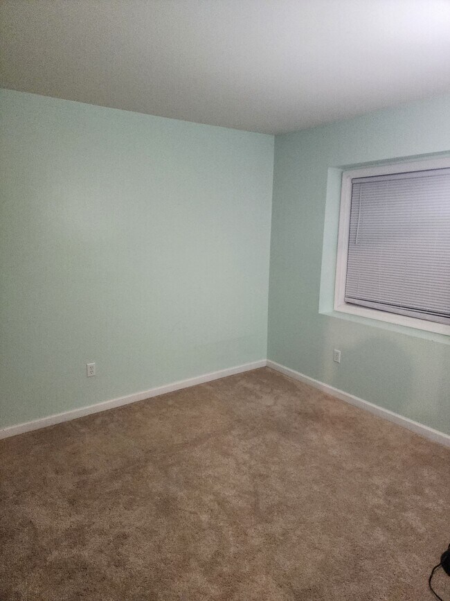 Bed 1 - 51 Edinborough Ct