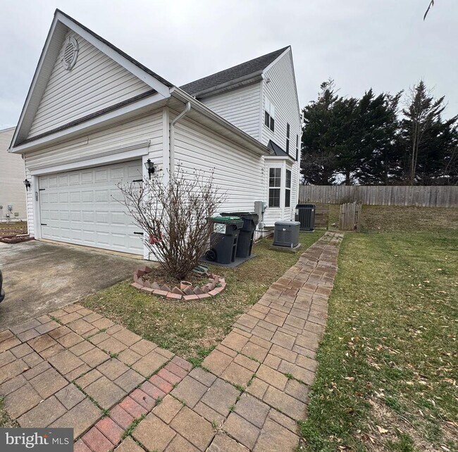 Building Photo - 29 Newbury Dr