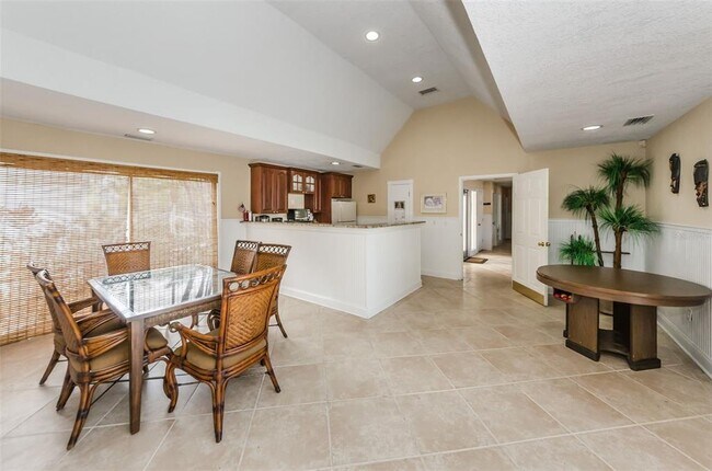 Building Photo - 455 Alt 19