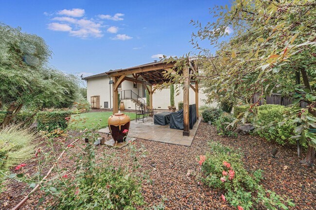 Building Photo - Utilities Included! Luxury Single-Story Ho...