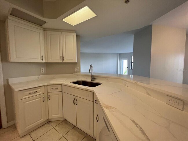 Building Photo - 670 Island Way