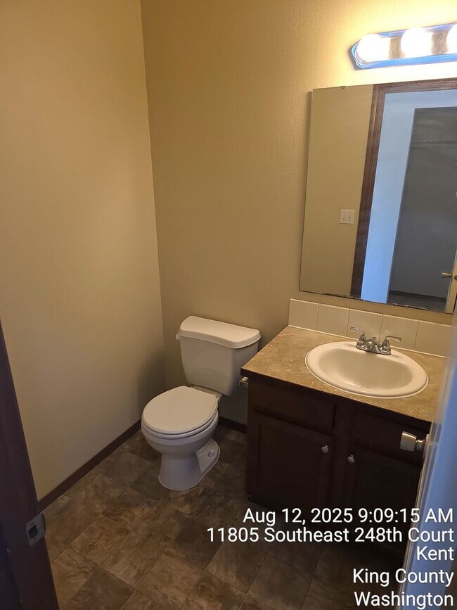 Building Photo - East Hill Kent 4 bedroom 2.5 bathroom with...