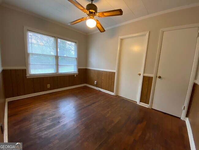 Building Photo - 225 S Myrtle St