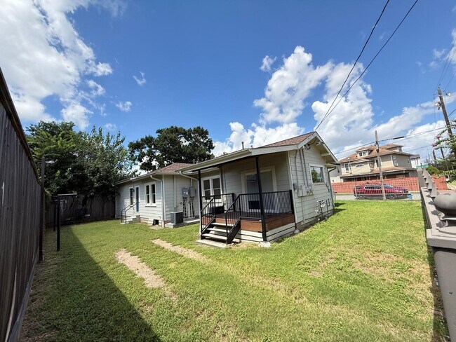 Building Photo - 201 Drennan St