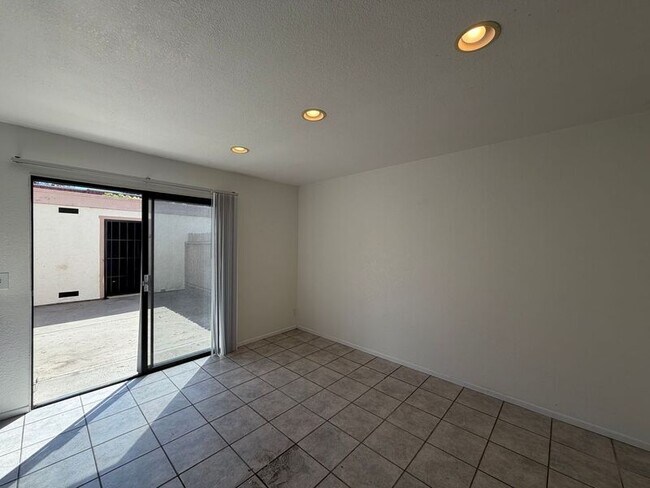 Building Photo - 3033 Via Sabinas