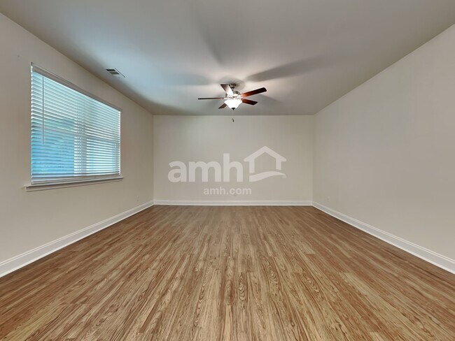 Building Photo - 12 Cherry St