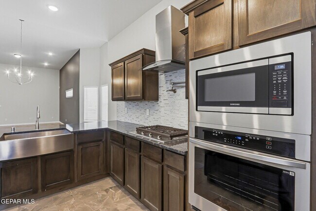 Building Photo - 928 Keenland Ave