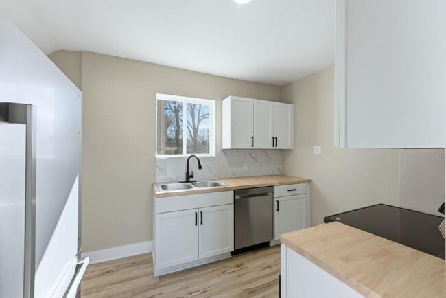 Building Photo - 2221 Eby Ave