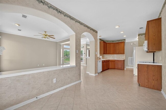 Building Photo - 7914 Loyel Pointe Dr