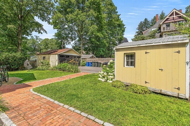 Building Photo - 65 Church St