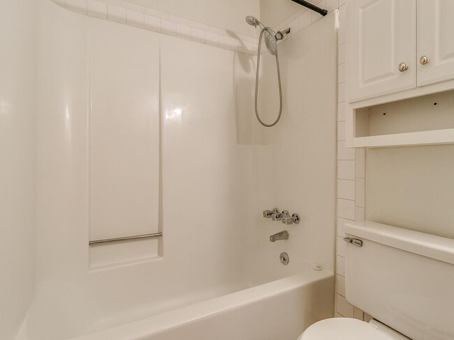 Building Photo - Adorable duplex in Norman