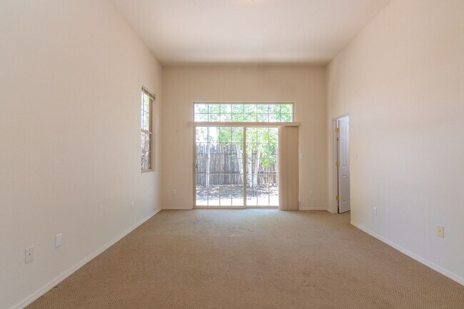 Building Photo - Single Level 3 Bedroom 2.5 Bath home in De...