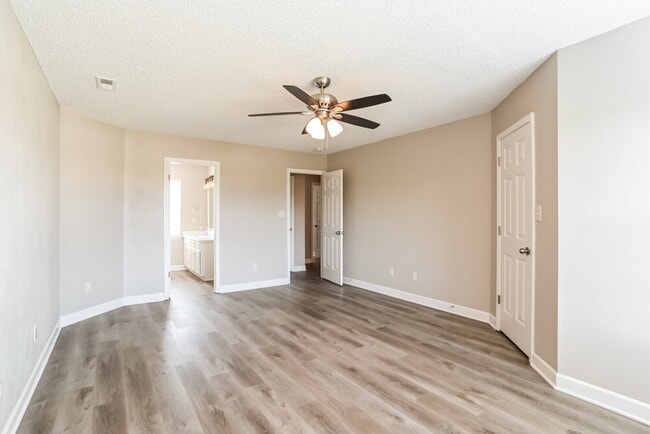 Building Photo - 4728 Aldersbrook Dr