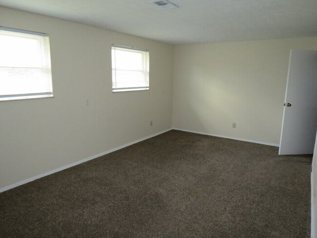Building Photo - 924 Ruma Rd