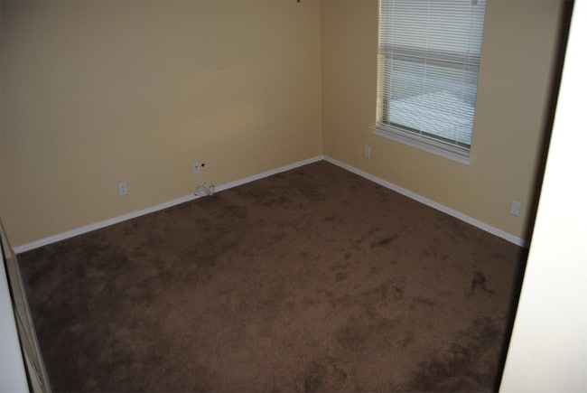 Building Photo - 370 Bentridge Drive