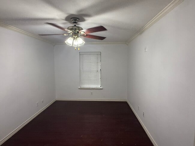 Building Photo - 304 Patriot Cir