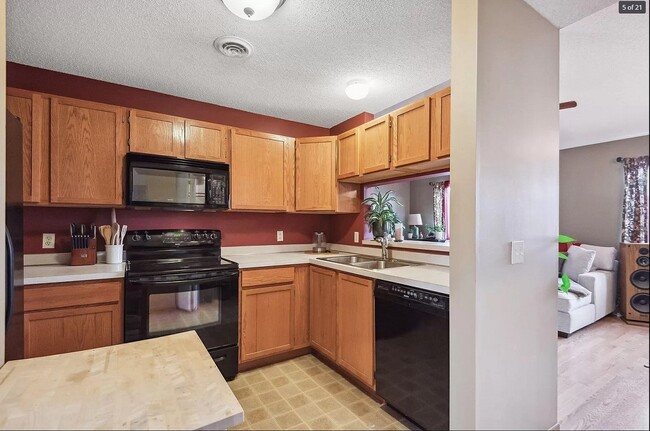 Building Photo - 13081 Crimson Clover Ln