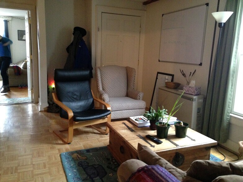 Building Photo - 192 Pine St