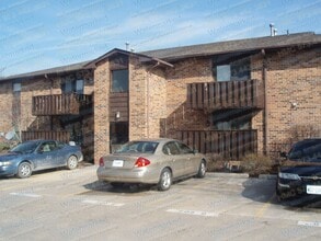 Building Photo - 2 Bedroom Condo Next to East Broadway Shopping