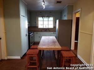 Building Photo - 118 E Elmview Pl