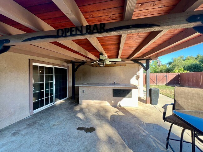 Building Photo - Well maintained single story on over half an acre lot!