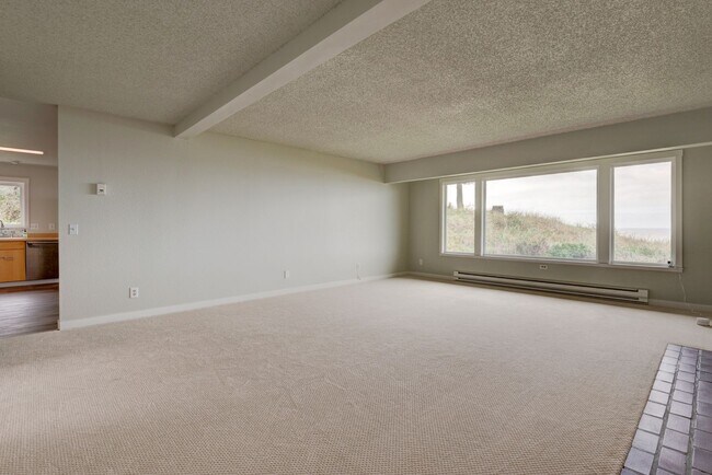 Building Photo - 3 Bedroom Condo on West Beach Bluffs **$500 off the first months rent**