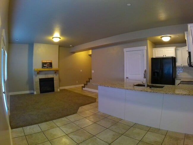 Building Photo - 3 bdrm 2 1/2 bth TownHome 2 Car Garage-Dog...