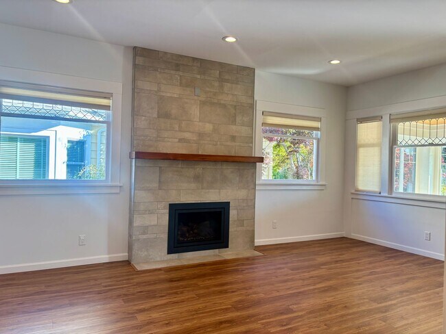 Building Photo - 8019 Corliss Ave N