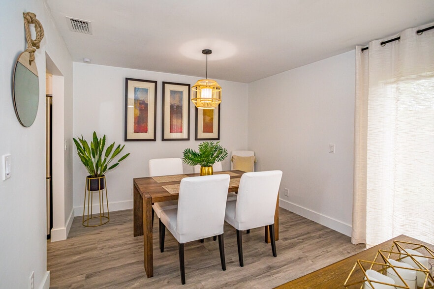 Building Photo - 9341 Green Meadows Way