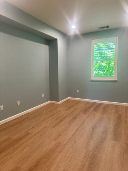 Building Photo - 842 Las Flores Rd