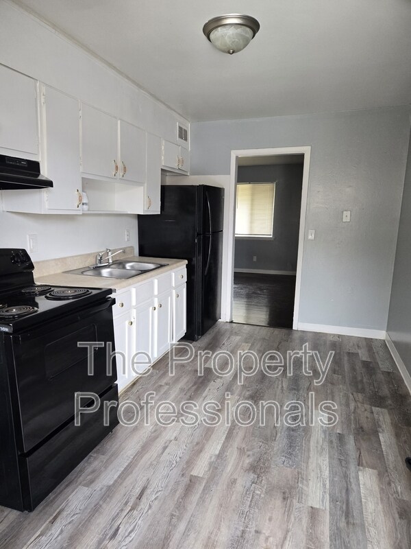 Building Photo - 7750 Rugby Ave