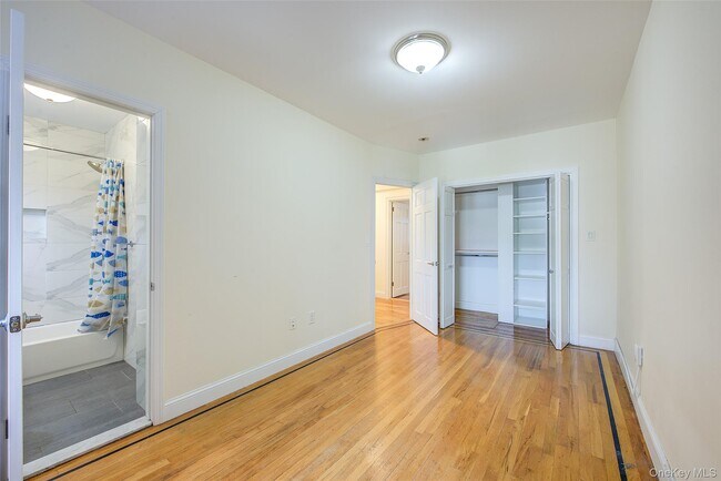 Building Photo - 167-10 Crocheron Ave