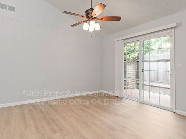 Building Photo - 5047 Sparrow Ct